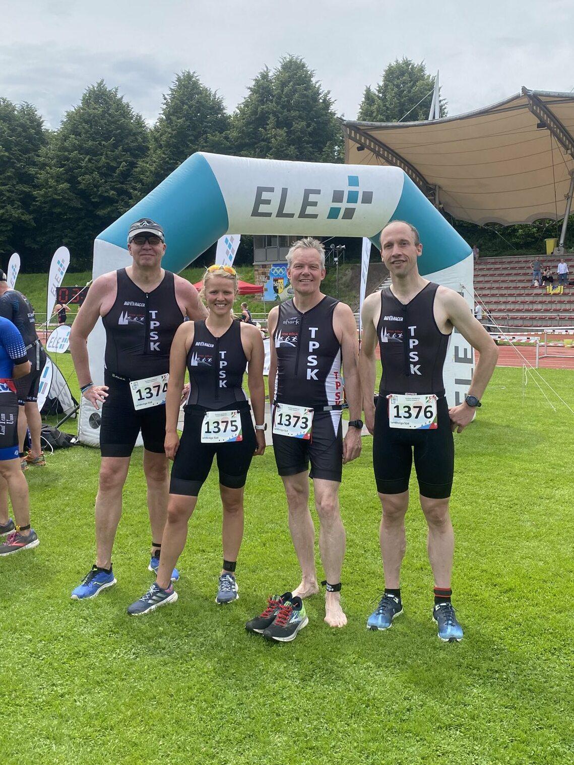 Finisher Gladbeck 2024 Ina Thomas Holger und Sebastian nach Zieleinlauf bei Landesliga Süd Gladbeck Mai 2024