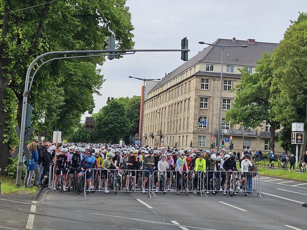 Rund um K&ouml;ln 2026 - Start des Frauenblocks mit Katerina Alex Karo und Hati